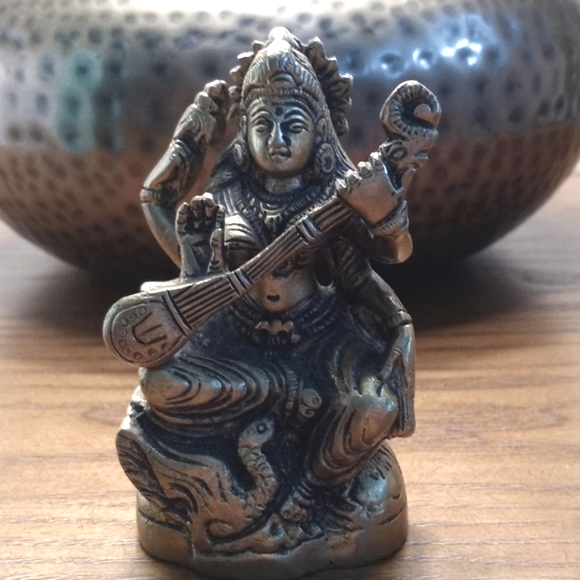 Antique Vintage Brass Hindu Goddess Saraswati Sculpture / 4” Figurine - Picture 9 of 15